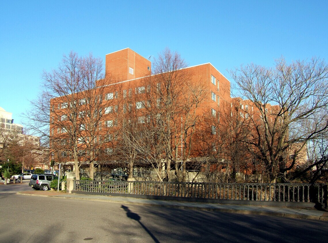 Vista desde el sudoeste - Architects Housing