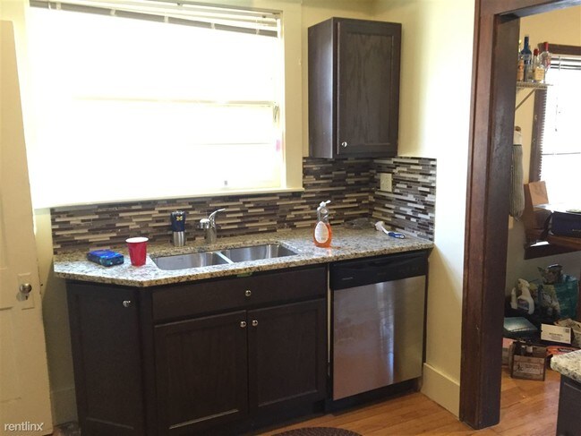 Foto del edificio - 6 br, 2 bath House - 909 Dewey Ave 909 Dewey