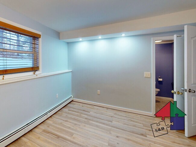 Building Photo - Barre Single Family Home - 4BR 1.5BA with In-Unit Laundry