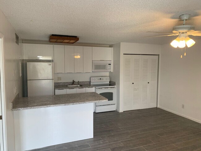 Foto del edificio - 645 Executive Center Dr