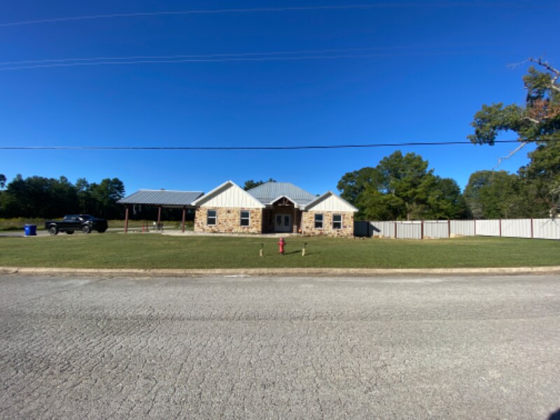 Primary Photo - 100 Sunset Dr