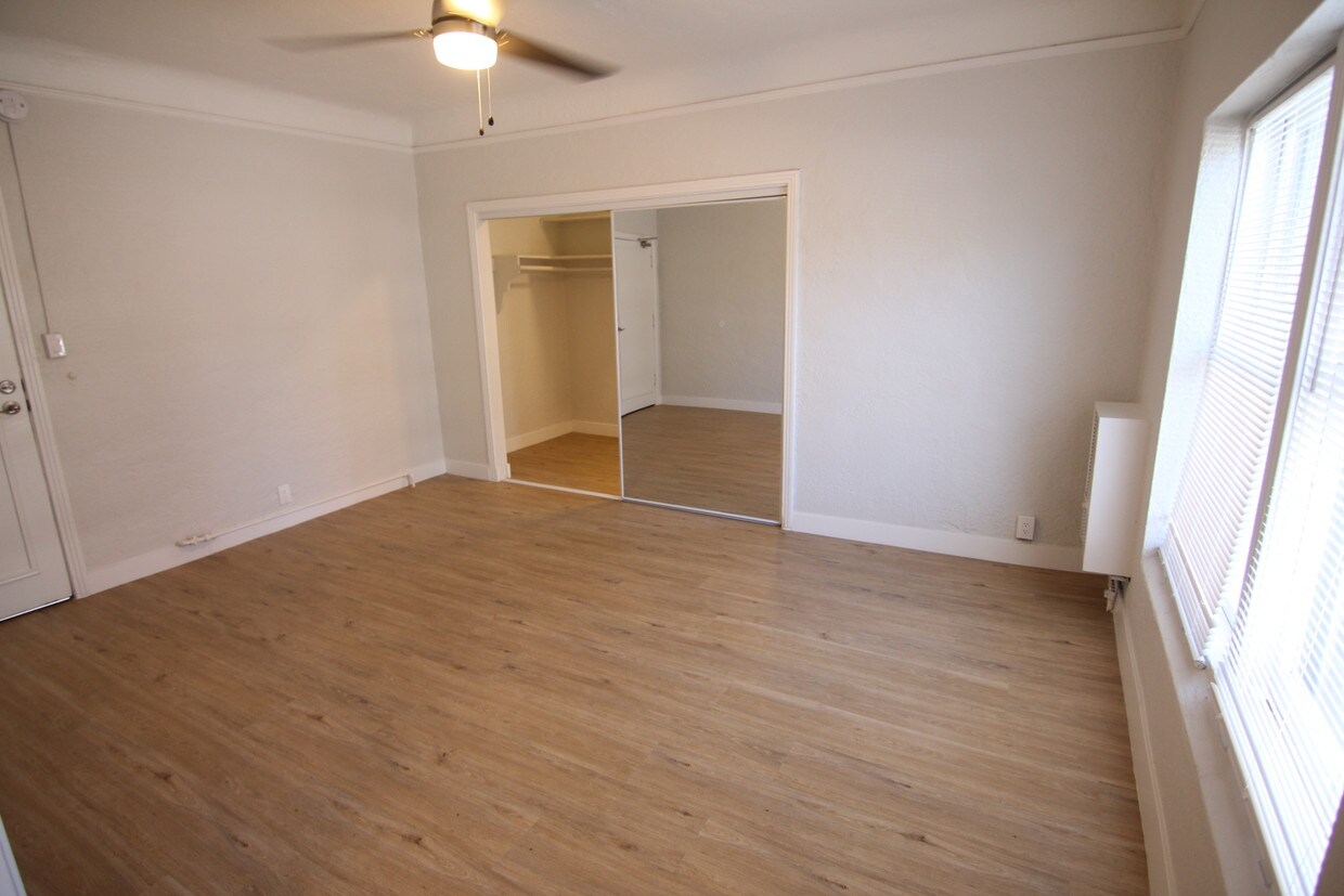 Primary Photo - 405 S Gramercy Pl