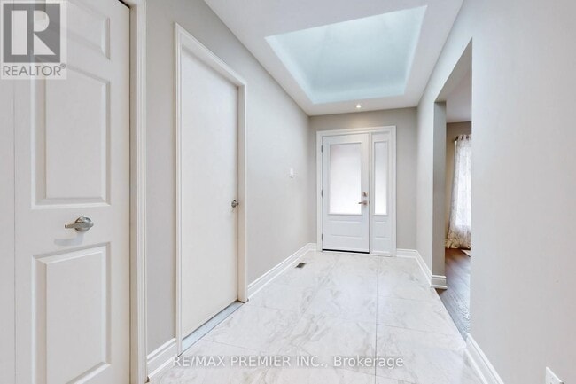 Building Photo - 145 Fox Run