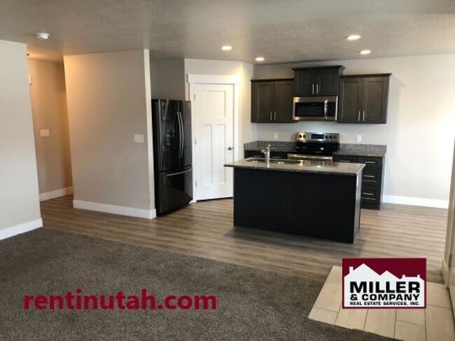 Building Photo - Eagle Mountain Treasure For Rent!!