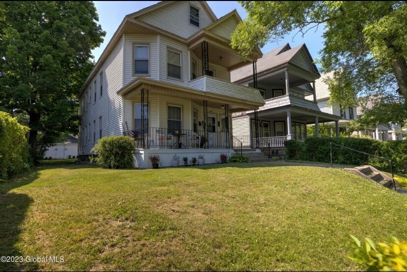 Front view - 1395 Glenwood Blvd