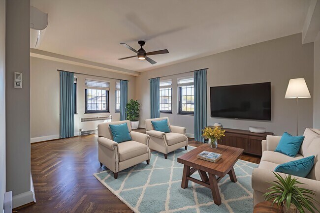 Apartamento de 2 habitaciones y 918 pies cuadrados. - Hyde Park Terrace