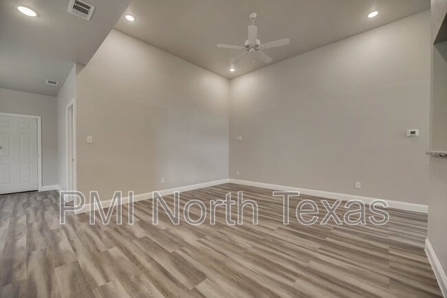 Foto del edificio - 1518 Walworth St