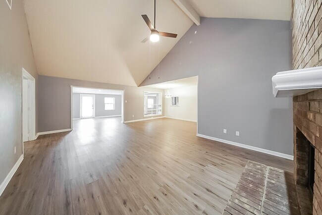 Foto del edificio - 940 Holly Ln