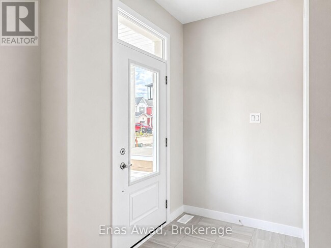 Building Photo - 520 Oldenburg Ave