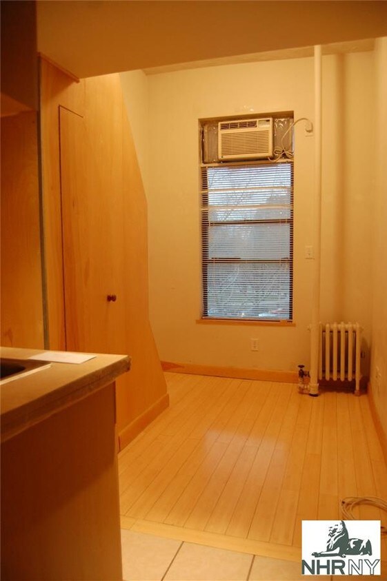 Primary Photo - 351 W 29th St