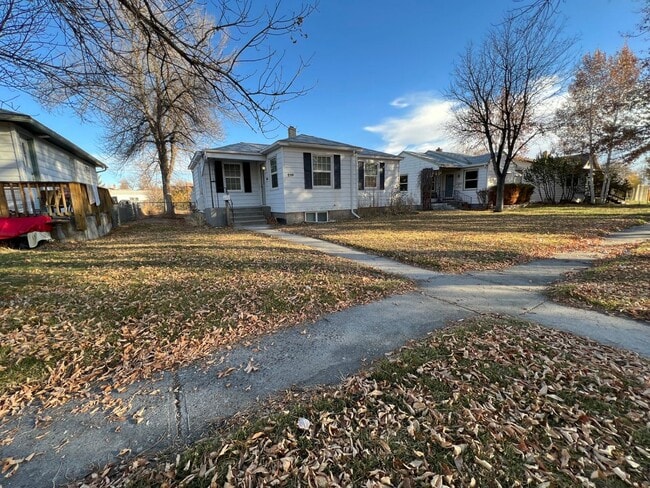 Building Photo - 3 Bed 2 Bath House