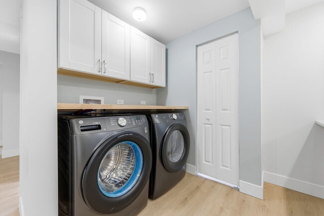 Building Photo - Catalpa 2507 W