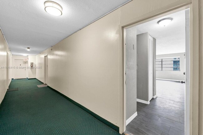 Foto del edificio - 1225 NE 124th St