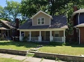 Building Photo - 801 N Gladstone Ave