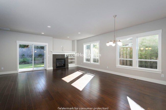 Building Photo - 2727 Sunset Ave