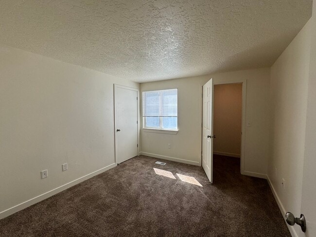 Building Photo - 3115 S Apple St