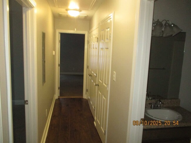 Building Photo - 1272 Askew