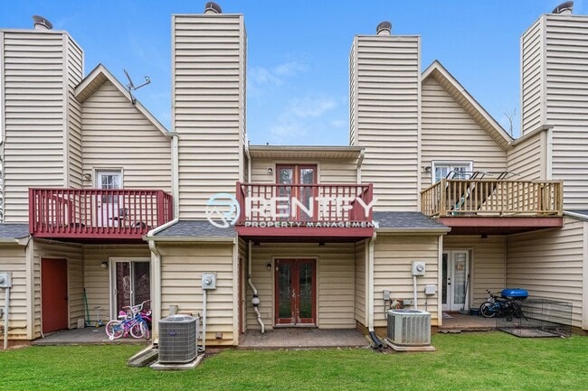 Foto del edificio - 312 Mar-Don Hills Ct