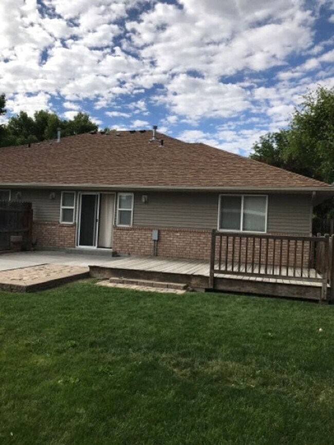 Building Photo - 238 Crestview Dr