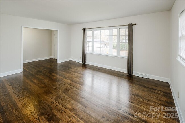 Foto del edificio - 7029 Yorktowne Dr