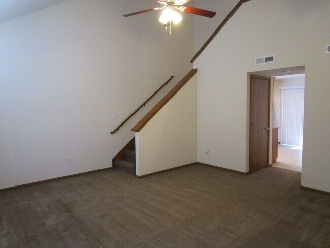 Foto del edificio - 707-707 Glenstone Dr