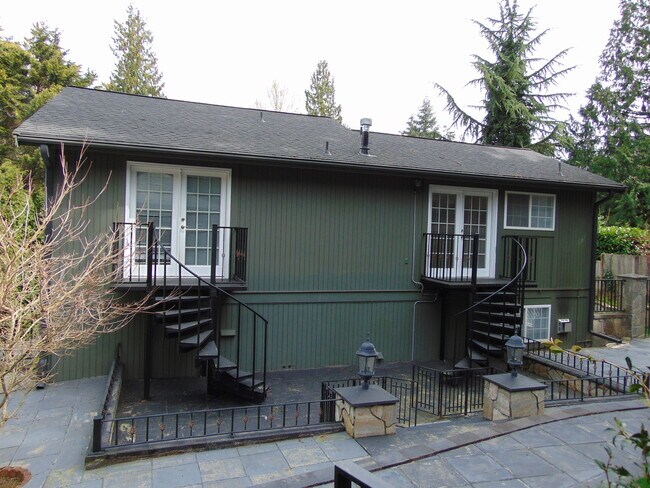 Building Photo - Stunning 3BR 1.75 BA Sammamish Home.  Rece...