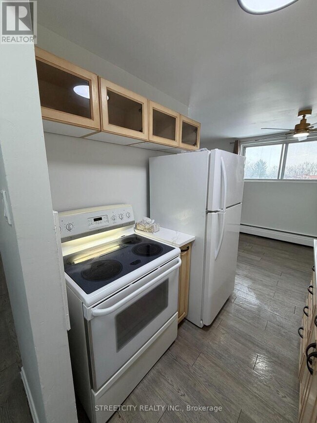 Building Photo - 1830 Dumont St