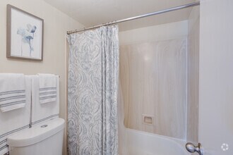 1BR, 1BA - 554SF - Bathroom - Cimarron Apartments