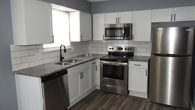 Foto del edificio - Blue Springs - 2 bed - 1.5 bath Townhome
