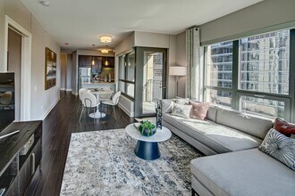 RiverNorth_interior_livng dining room kitchen - AMLI River North