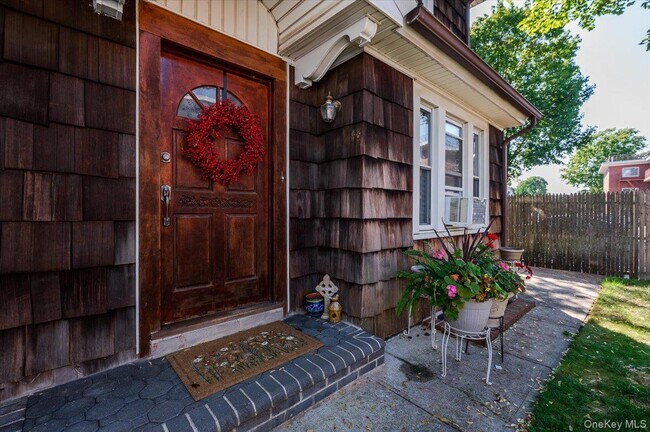 Building Photo - 48 Davison Pl