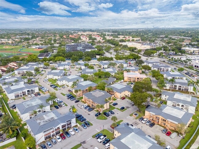 Foto del edificio - 18256 Mediterranean Blvd