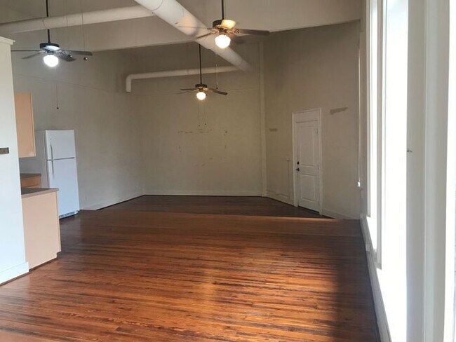 Foto del edificio - Central Loft Apartment Homes