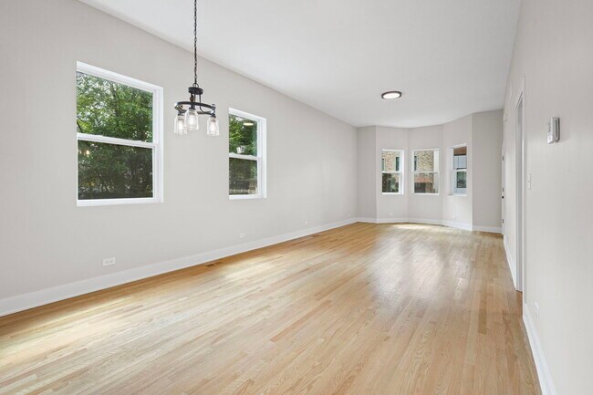 Foto del edificio - 6445 S Rhodes Ave