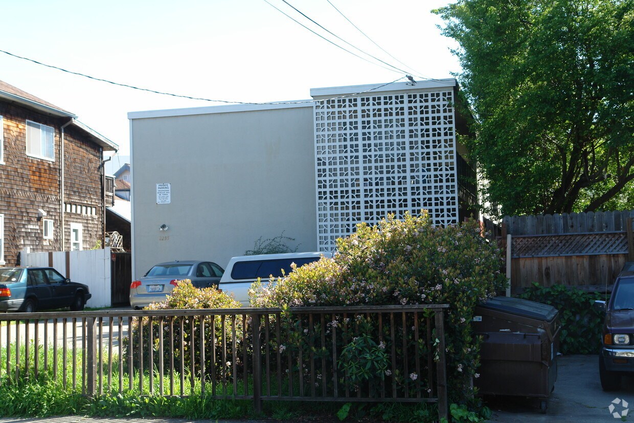 Primary Photo - McKinley Avenue Apartments
