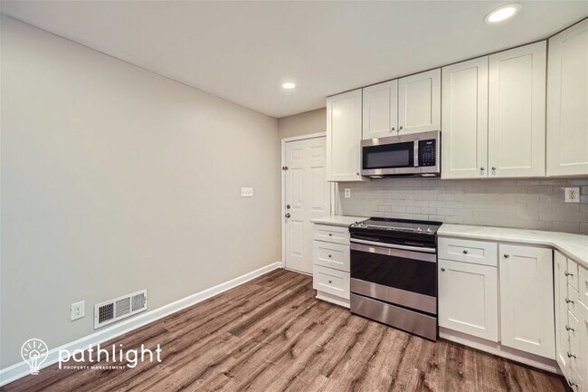 Foto del edificio - 2379 Oakridge Court