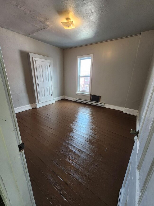 Building Photo - 1023 Greenwich St