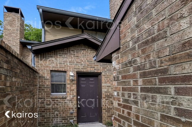 Building Photo - 2116 Woodnote Ln