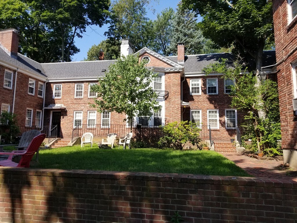 Primary Photo - 40 Gibson St
