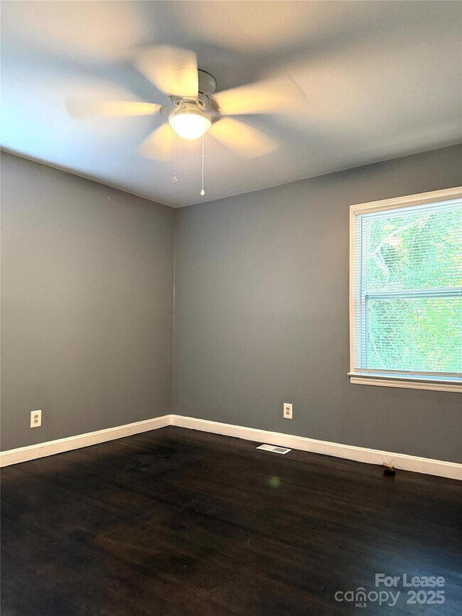 Foto del edificio - 3900 Crestridge Dr