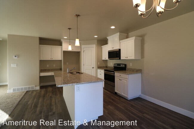 Foto del edificio - 3 br, 2 bath House - 577 N 220 E