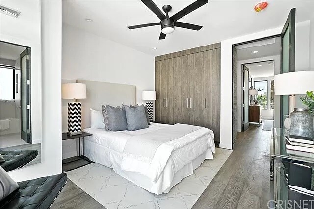 Building Photo - 5061 Laurel Canyon Blvd