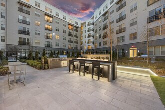 Building Photo - Hanover Everett