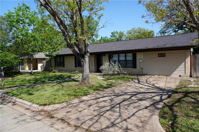 Building Photo - 407 W Brookside Dr