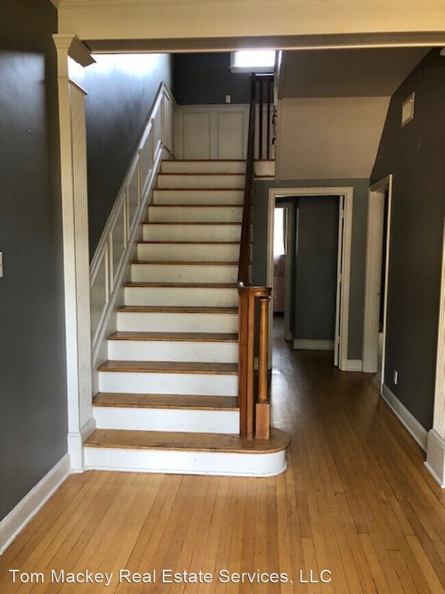 Building Photo - 4 br, 2.5 bath House - 267 E. Chimes St.