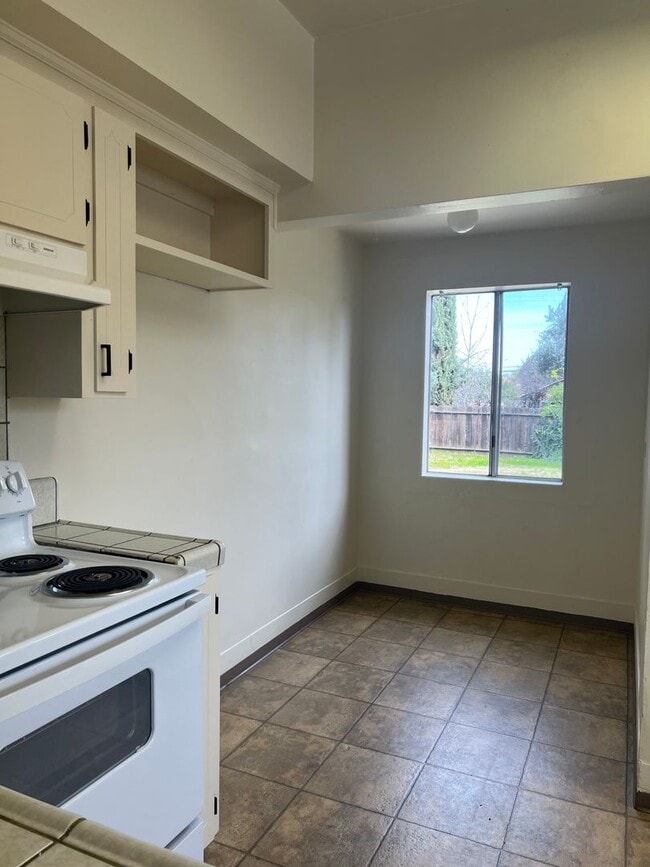 Building Photo - Cozy Home on Quiet, Friendly Street