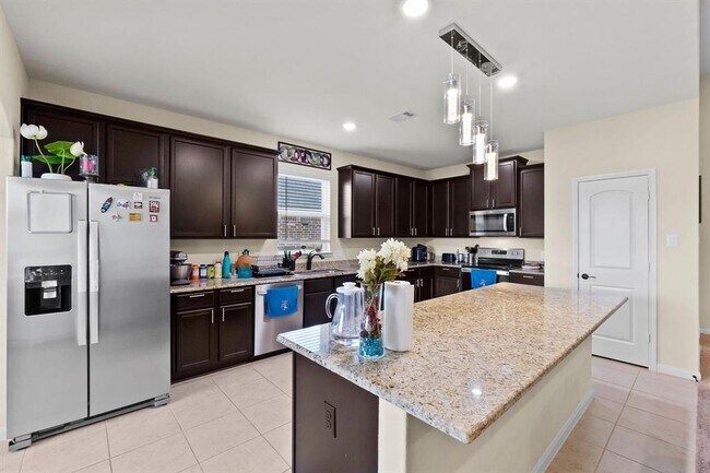 Cocina reformada para invitados y familiares. - 22526 Red Sparrow Dr