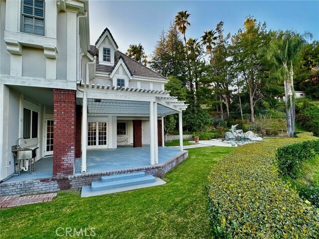 Foto del edificio - 300 Whispering Pines Dr