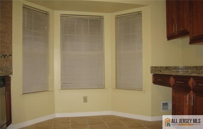 Building Photo - 1218 Plymouth Rd