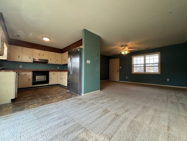 Building Photo - Charming on Blue Creek